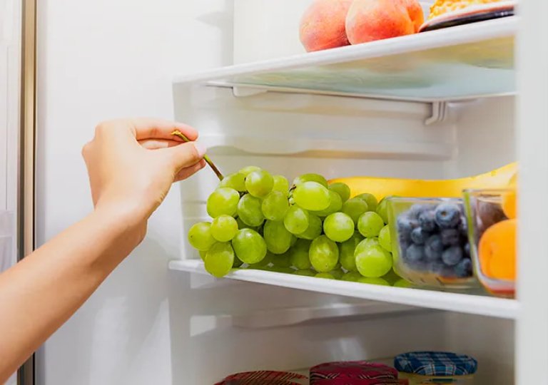 Можно ли, как и сколько хранить виноград в холодильнике