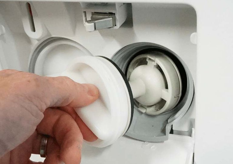 Как снять фильтр на стиральной машине?