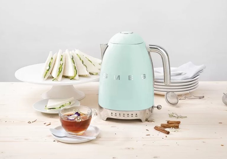 Обзор на электрический чайник Smeg KLF03PGEU