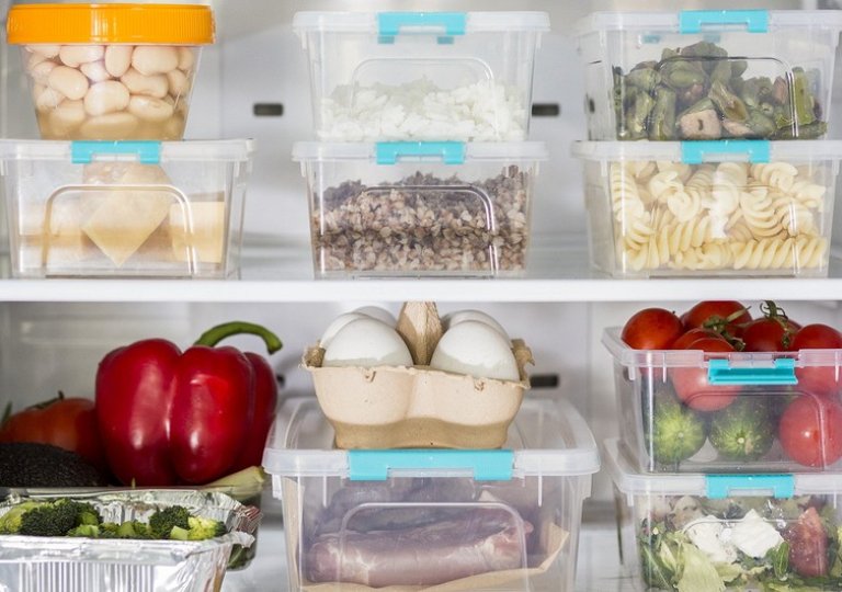 Сколько можно хранить продукты и товары в холодильнике?