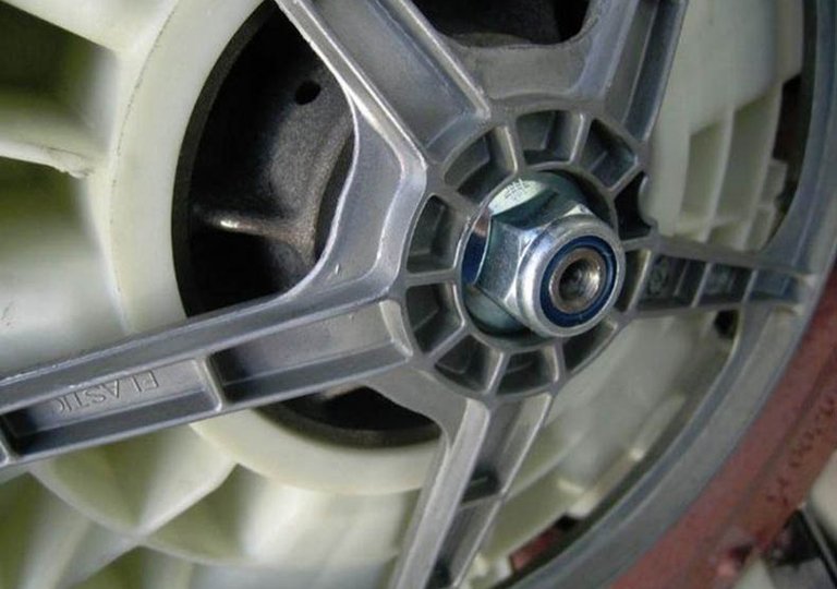 Как снять подшипник с барабана стиральной машины?