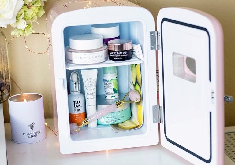 Можно ли, как и сколько хранить косметику в холодильнике