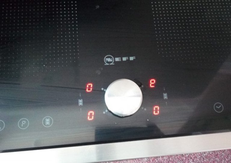 Ошибка E0 на индукционной варочной панели: что означает и как исправить?