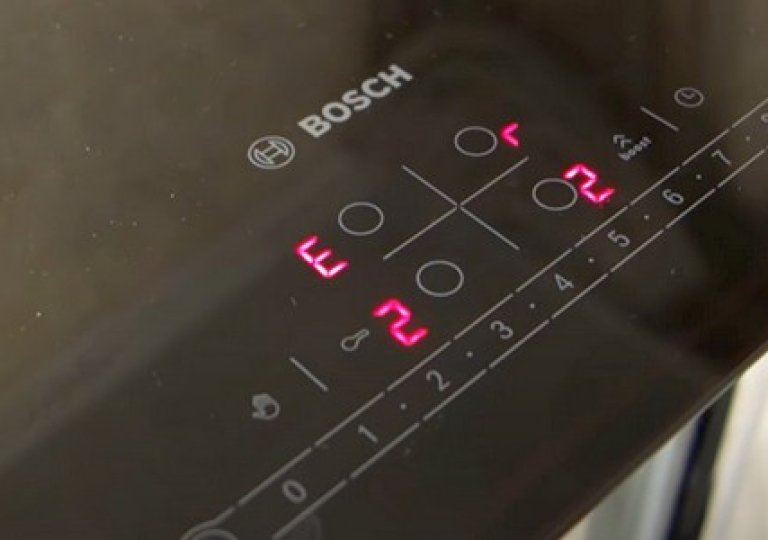 Почему варочная панель показывает ошибку