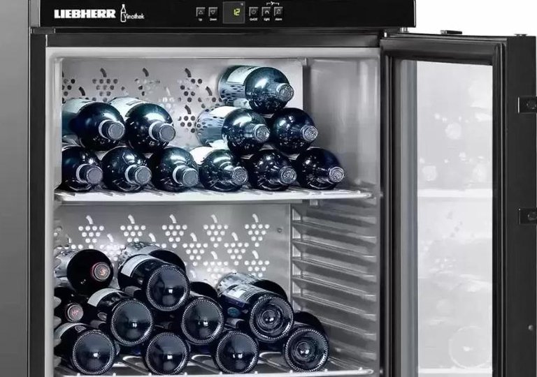 Обзор на винный шкаф Liebherr WKb 1812