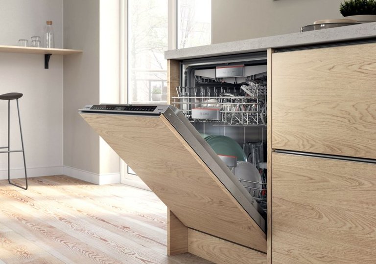 Как правильно включить посудомоечную машину: пошаговое руководство